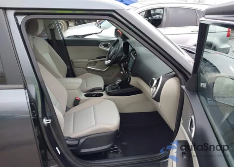 2020 Kia Soul Lx z USA, uszkodzony, nr VIN KNDJ23AU7L7017133